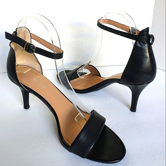 Like new Condition Pair of Kelly&Katie Nadia Genuine Leather Ankle Strap Sandals - Picture 3 of 9